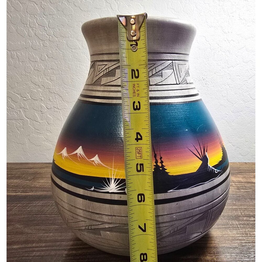 Dineh Navajo Native American Etched Ceramic Vase 9.5x8" Sunset Mountains Signed - Picture 12 of 15